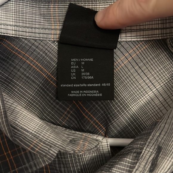 Jack Wolfskin Plaid Short Sleeve Button Down size M - Picture 3 of 5